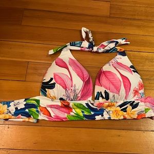 La Blanca Halter Bikini Top. NWT. Size 4.